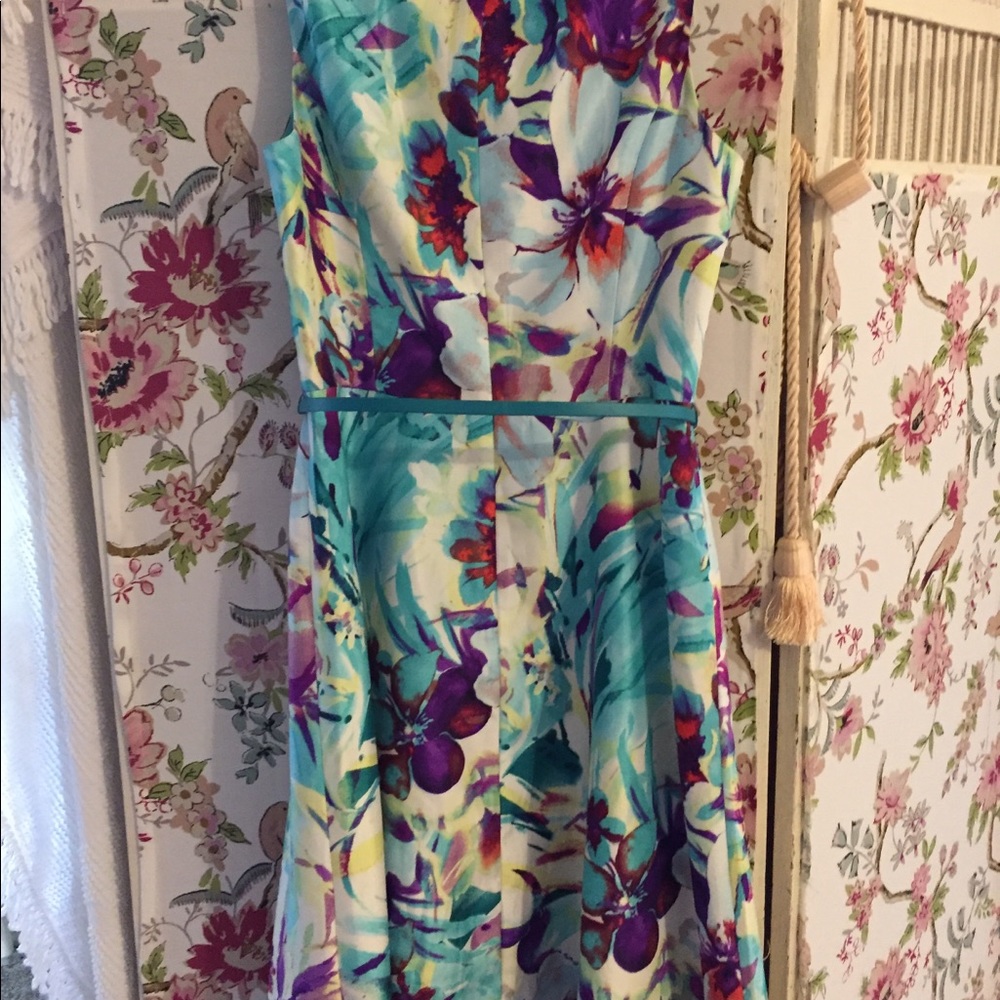 Dress - Picture 4 of 4